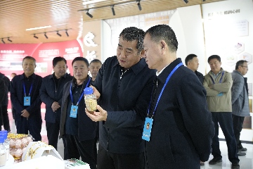 【長田動態(tài)】區(qū)政協(xié)主席呼廷貴帶隊蒞臨易豐農(nóng)業(yè)超鮮蛋農(nóng)場視察指導(dǎo)